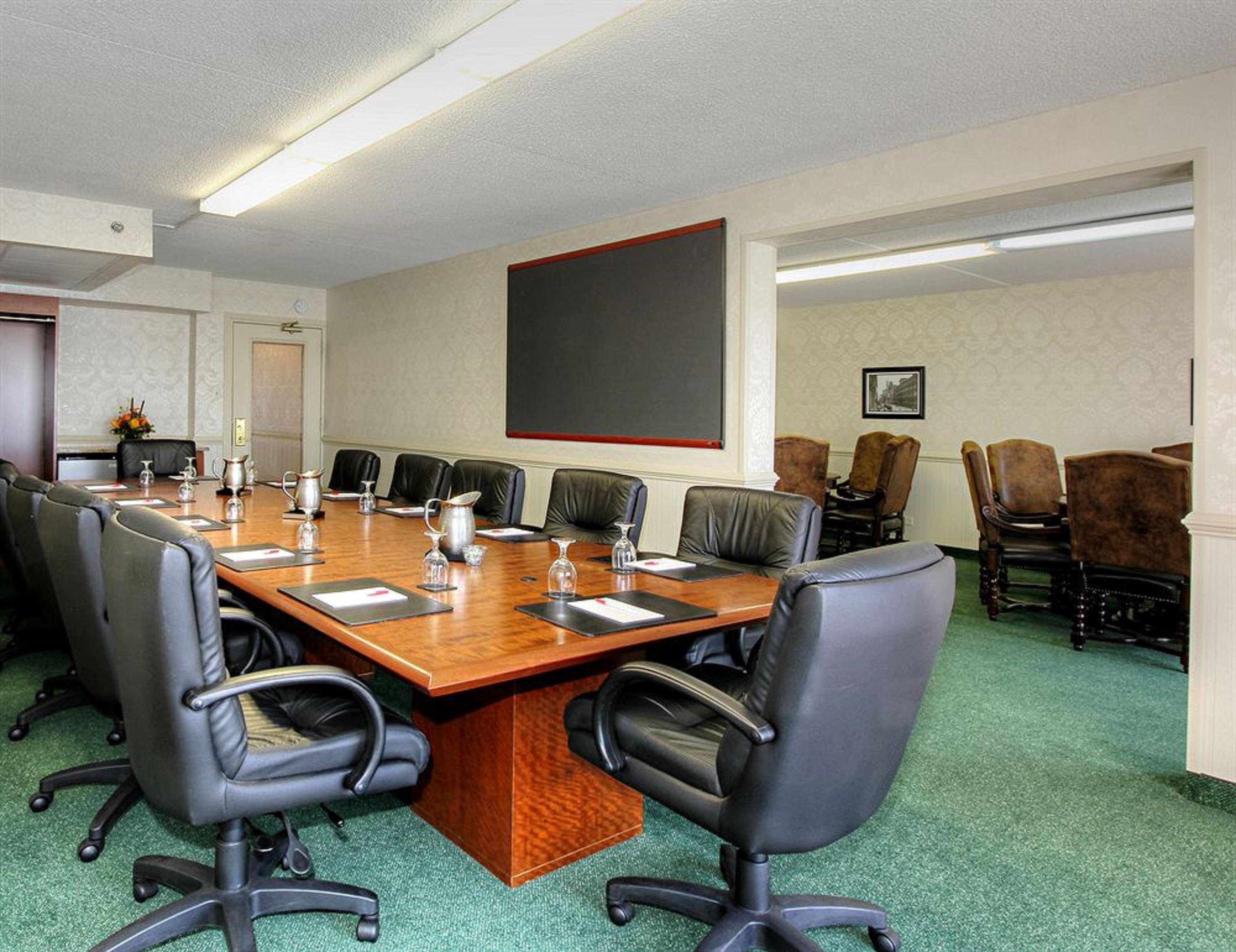 Clarion Hotel Philadelphia International Airport Эссингтон Экстерьер фото